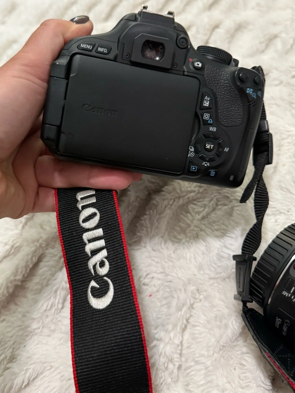 Canon EOS rebel T3i 600D Camera Kit in Black with Accessories